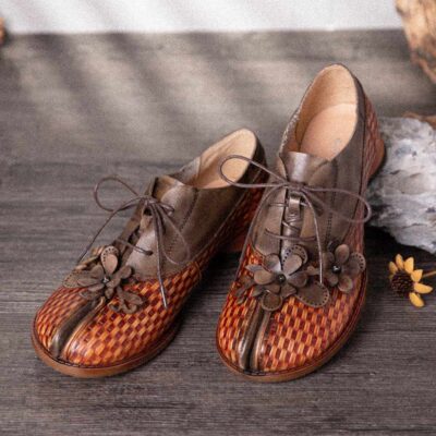 SOCOFY  New Retro Flowers Leather Low Heel Shoes Splicing Round Comfy Lace up Horseshoe Flats